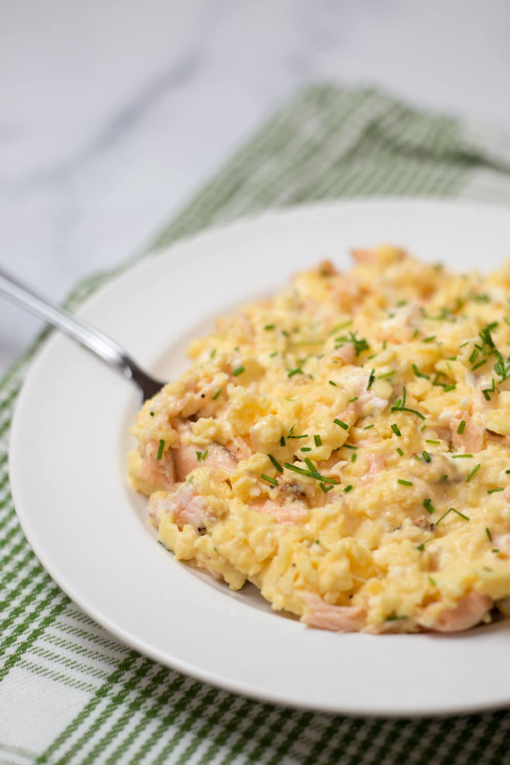 Soft Scrambled Eggs with Salmon and Cream Cheese - Artzy Foodie