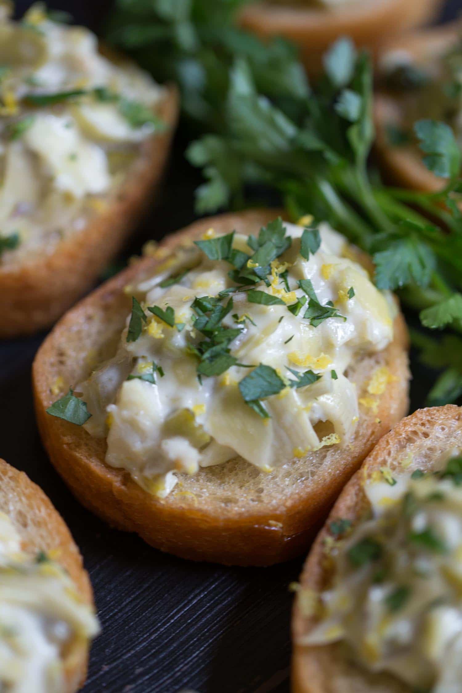 Artichoke crostini are a great finger food and work great for holiday parties. |artzyfoodie.com|