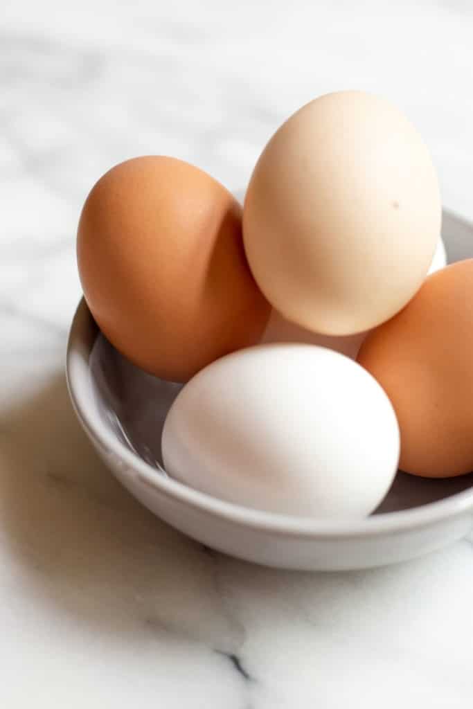 A bowl fo fresh eggs